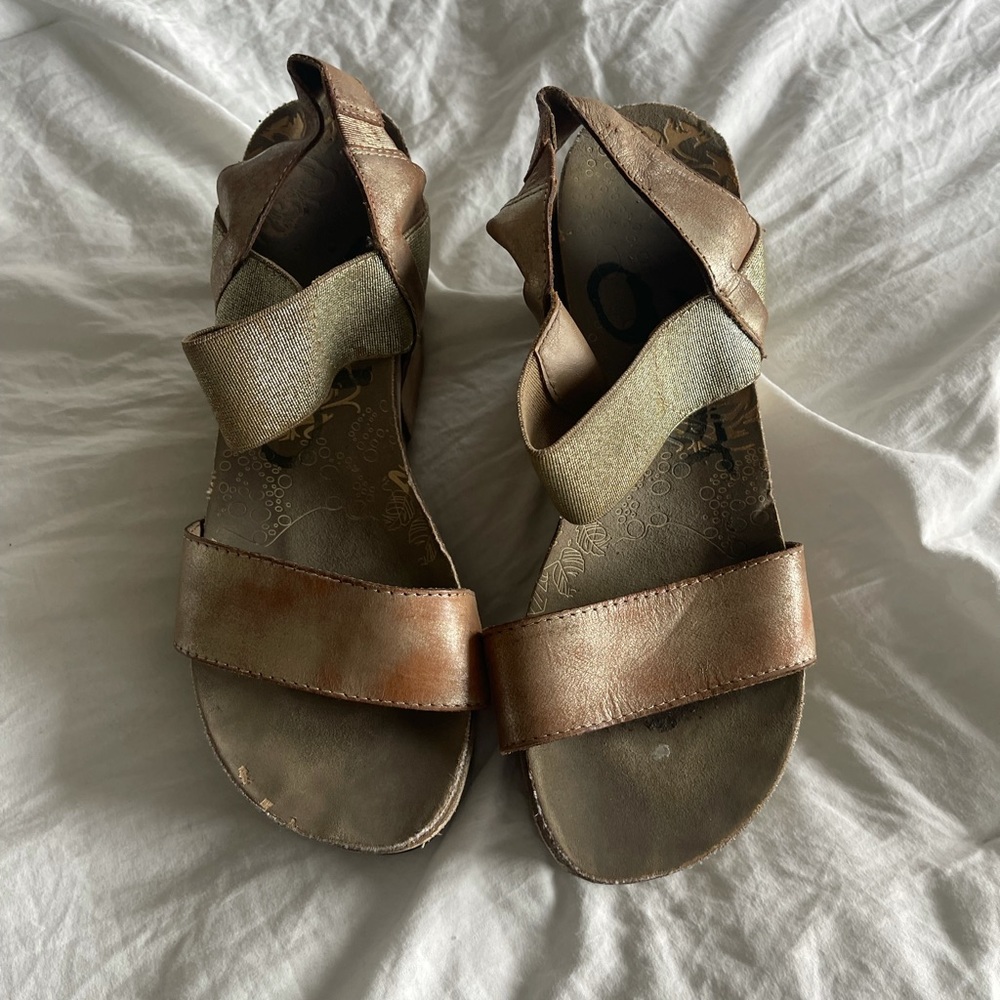 OTBT Used Gold Wedge heels Bushwell
